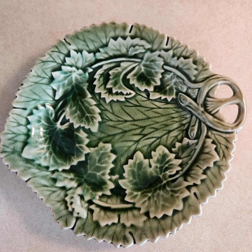 GREEN LEAF PLATE/DISH - Picture 1 of 3